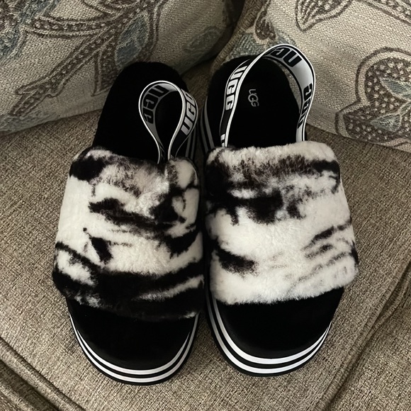 NEW UGG DISCO SLIDE.  (Without box) - Picture 4 of 10